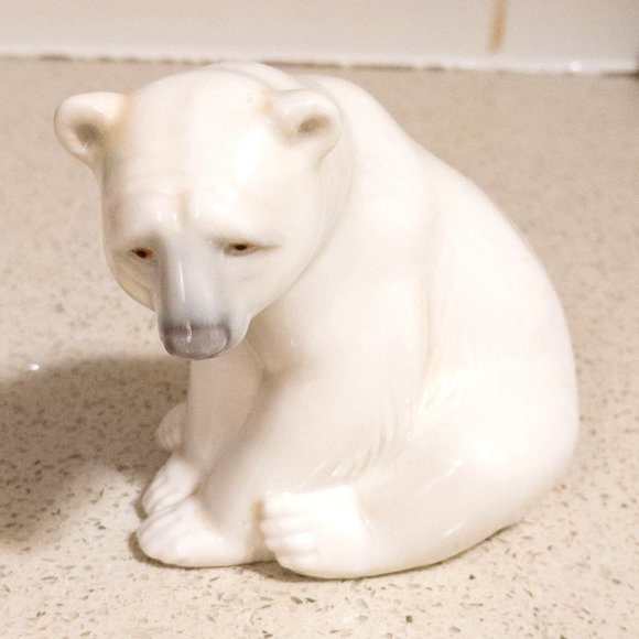LLADRO Resting Polar Bear Figurine Glazed Porcelain Animal Collectible Art 1977 - Picture 1 of 3
